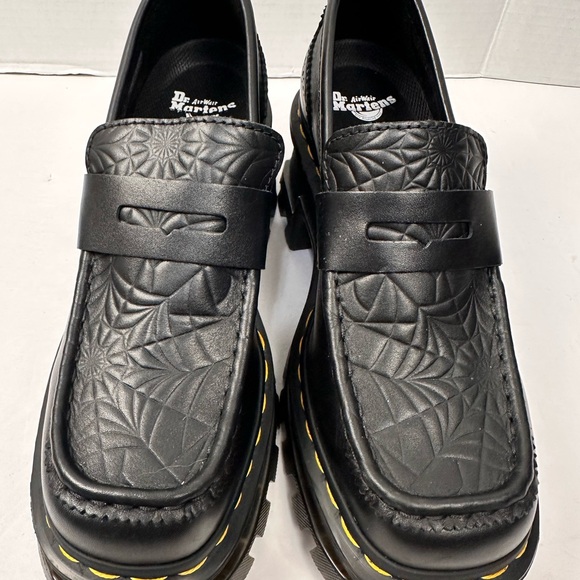 Dr. Martens Corran Wednesday Heeled Loafer Sz 7 - Picture 2 of 7